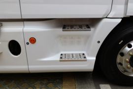 乘龙T7 牵引车外观                                                图片