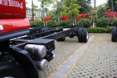 东风柳汽 乘龙H5中卡 200马力 4X2 排半厢式载货车底盘(LZ5180XXYM3AB)