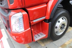 东风柳汽 乘龙H5中卡 200马力 4X2 排半厢式载货车底盘(LZ5180XXYM3AB)