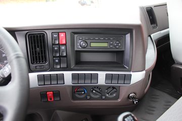 �������� ����H5�п� 200���� 4X2 �Ű���ʽ�ػ�������ͼƬ