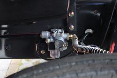 东风柳汽 乘龙H5中卡 200马力 4X2 排半厢式载货车底盘(LZ5180XXYM3AB)