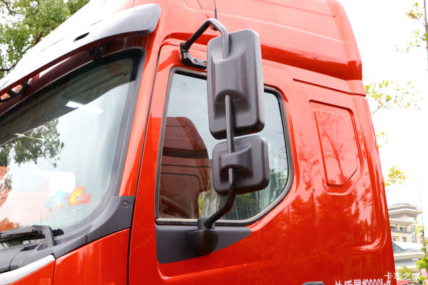 东风柳汽 乘龙H5 270马力 6×2 9.6米厢式货车