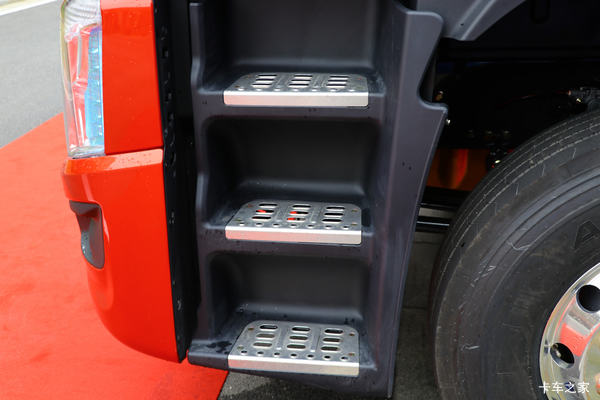 疫情期间特供乘龙H7牵引车仅售39万元起