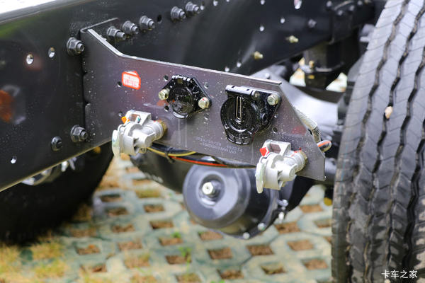 乘龙H7前四后八460马力载货车让利促销中