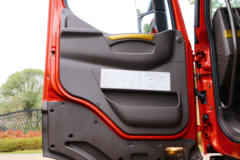 东风柳汽 乘龙H7重卡 2019款 460马力 8X4 9.6米载货车底盘(LZ1312H7FB) 东风柳汽 乘龙H7重卡 2019款 460马力 8X4 9.6米载货车底盘(LZ1312H7FB)