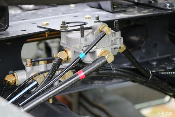 乘龙H7前四后八460马力载货车让利促销中