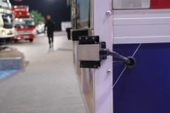 欧马可 智蓝 8.3T 自动挡 3.8米排半纯电动厢式轻卡109.7kWh