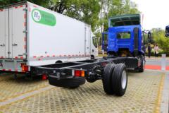 东风柳汽 新乘龙M3中卡 200马力 4X2 6.8米厢式载货车(国六)(LZ5180XXYM3AC1)