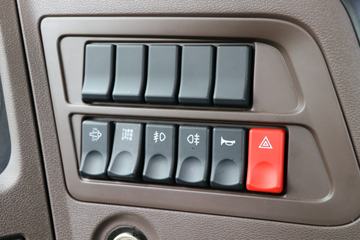 �������� �³���M3�п� 200���� 4X2 6.8����ʽ�ػ���(����)(LZ5180XXYM3AC1)ͼƬ