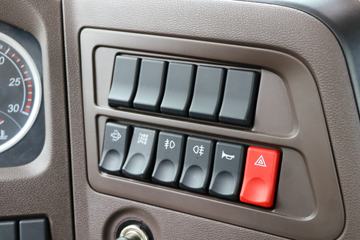 �������� �³���M3�п� 200���� 4X2 6.8����ʽ�ػ���(����)(LZ5180XXYM3AC1)ͼƬ