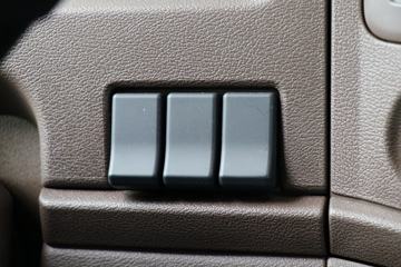 �������� �³���M3�п� 200���� 4X2 6.8����ʽ�ػ���(����)(LZ5180XXYM3AC1)ͼƬ