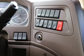 �������� �³���M3�п� 200���� 4X2 6.8����ʽ�ػ���(����)(LZ5180XXYM3AC1)ͼƬ