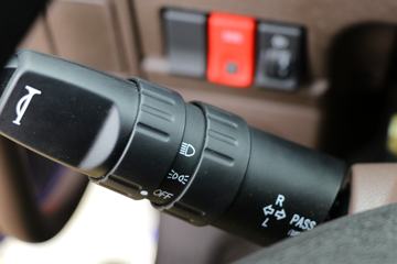 �������� �³���M3�п� 200���� 4X2 6.8����ʽ�ػ���(����)(LZ5180XXYM3AC1)ͼƬ