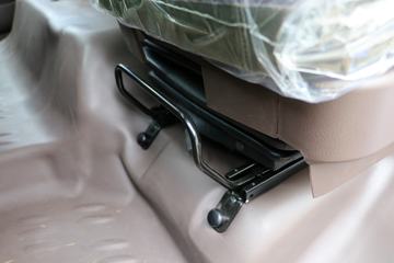 �������� �³���M3�п� 200���� 4X2 6.8����ʽ�ػ���(����)(LZ5180XXYM3AC1)ͼƬ