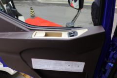 东风柳汽 新乘龙M3中卡 200马力 4X2 6.8米厢式载货车(国六)(LZ5180XXYM3AC1)