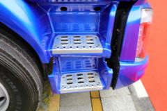 东风柳汽 新乘龙M3中卡 200马力 4X2 6.8米厢式载货车(国六)(LZ5180XXYM3AC1)