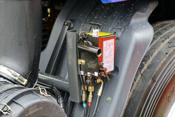 �������� �³���M3�п� 200���� 4X2 6.8����ʽ�ػ���(����)(LZ5180XXYM3AC1)ͼƬ