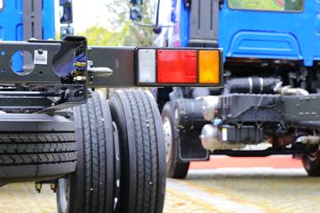 �������� �³���M3�п� 200���� 4X2 6.8����ʽ�ػ���(����)(LZ5180XXYM3AC1)ͼƬ