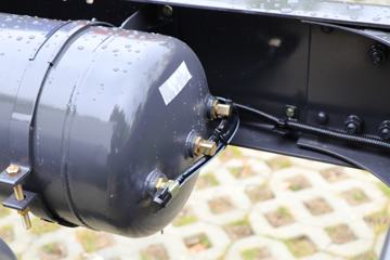 �������� �³���M3�п� 200���� 4X2 6.8����ʽ�ػ���(����)(LZ5180XXYM3AC1)ͼƬ