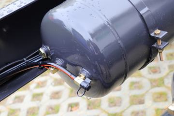 �������� �³���M3�п� 200���� 4X2 6.8����ʽ�ػ���(����)(LZ5180XXYM3AC1)ͼƬ