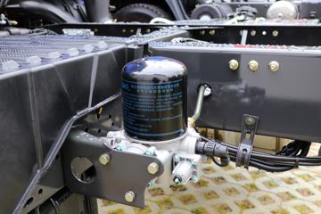 �������� �³���M3�п� 200���� 4X2 6.8����ʽ�ػ���(����)(LZ5180XXYM3AC1)ͼƬ