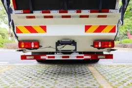 东风柳汽底盘&nbsp;电动垃圾车外观图片