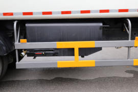 东风柳汽底盘&nbsp;电动垃圾车底盘图片