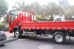 重汽王牌 瑞狮 130马力 4.15米单排栏板自动挡轻卡(国六)(CDW1040HA1Q6)