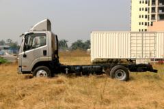 现代商用车 泓图300 116马力 4.18米单排厢式轻卡(CNJ5041XXYZDB33V)