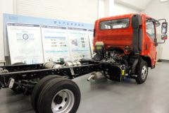 跃进 超越C500-33 130马力 4.2米单排栏板轻卡(SH1042ZFDCWZ8)