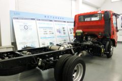 跃进 超越C500-33 130马力 4.2米单排栏板轻卡(SH1042ZFDCWZ8)