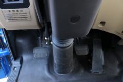 飞碟奥驰 V3系列 165马力 5.76米排半栏板载货车