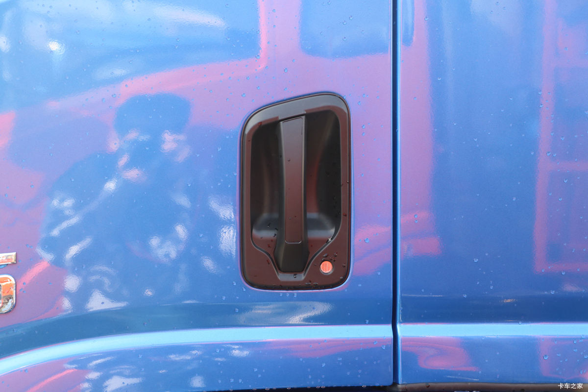 �ɵ��³� T6ϵ�� 220���� 6X2 5.2����ж��(����)���                                                