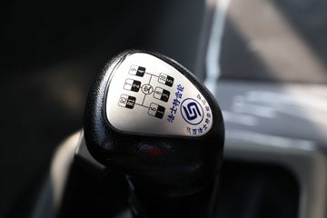 �ɵ��³� T6ϵ�� 220���� 6X2 5.2����ж��(����)ͼƬ