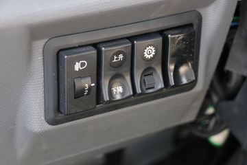 �ɵ��³� T6ϵ�� 220���� 6X2 5.2����ж��(����)ͼƬ