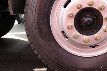 �ɵ��³� T6ϵ�� 220���� 6X2 5.2����ж��(����)ͼƬ