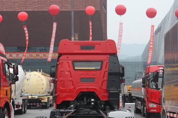 一汽解放 J6M重卡 260马力 8X2 9.5米栏板载货车(CA1310P63K1L6T10E4)外观图片