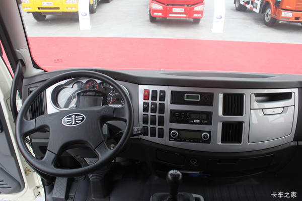 特惠:2018款 J6L 质惠版 6.8米