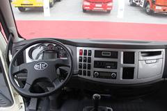 一汽解放 J6L中卡 140马力 4X2 6.8米厢式载货车(CA5160XXYP62K1L3E4)