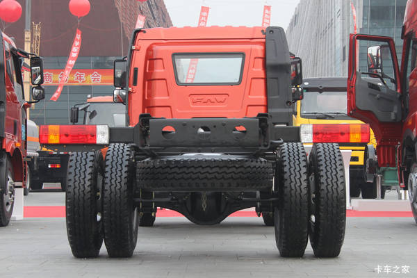 特惠:2018款 J6L 质惠版 6.8米