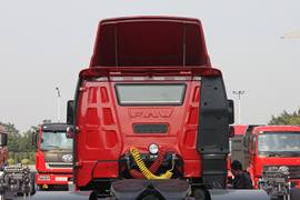 解放J6M 牵引车外观                                                图片