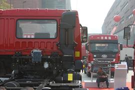 悍威J5M&nbsp;自卸车底盘                                                图片