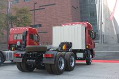 青岛解放 新大威重卡 300马力 6X4 牵引车(CA4257P2K2T1EA80)