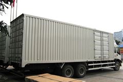 庆铃 FVZ重卡 300马力 6X4 9.4米厢式载货车(QL5250XRTFZ1J)