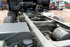 中国重汽 HOWO A7重卡 380马力 8X4 载货车(底盘)(ZZ1317N4667N1H)