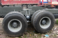 中国重汽 HOWO A7重卡 380马力 8X4 载货车(底盘)(ZZ1317N4667N1H)