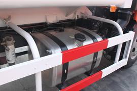 解放J6P&nbsp;洒水车/喷洒车底盘图片