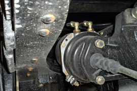 华菱底盘&nbsp;平板运输车底盘图片