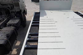 华菱底盘&nbsp;平板运输车上装图片