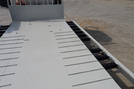 华菱底盘&nbsp;平板运输车上装图片